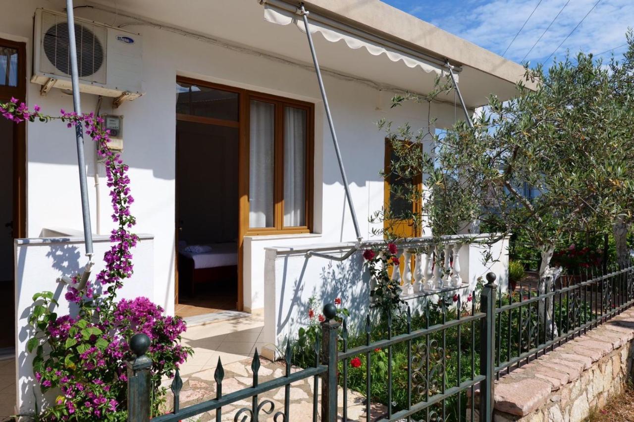 Vita Apartment - Spacious Garden And Balcony 5 Min To Beach & Center Ksamil Exterior foto