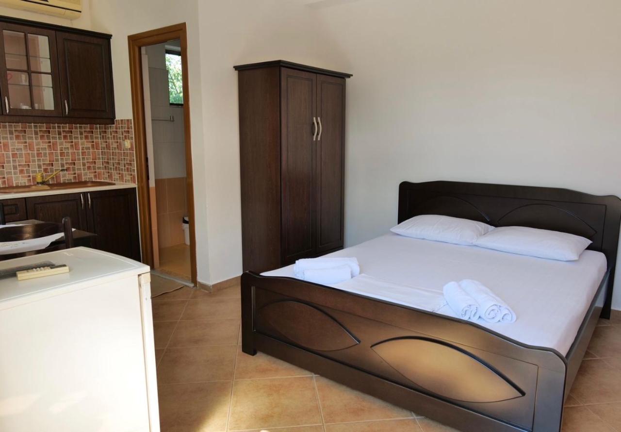 Vita Apartment - Spacious Garden And Balcony 5 Min To Beach & Center Ksamil Exterior foto