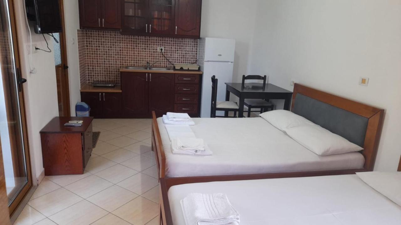 Vita Apartment - Spacious Garden And Balcony 5 Min To Beach & Center Ksamil Exterior foto