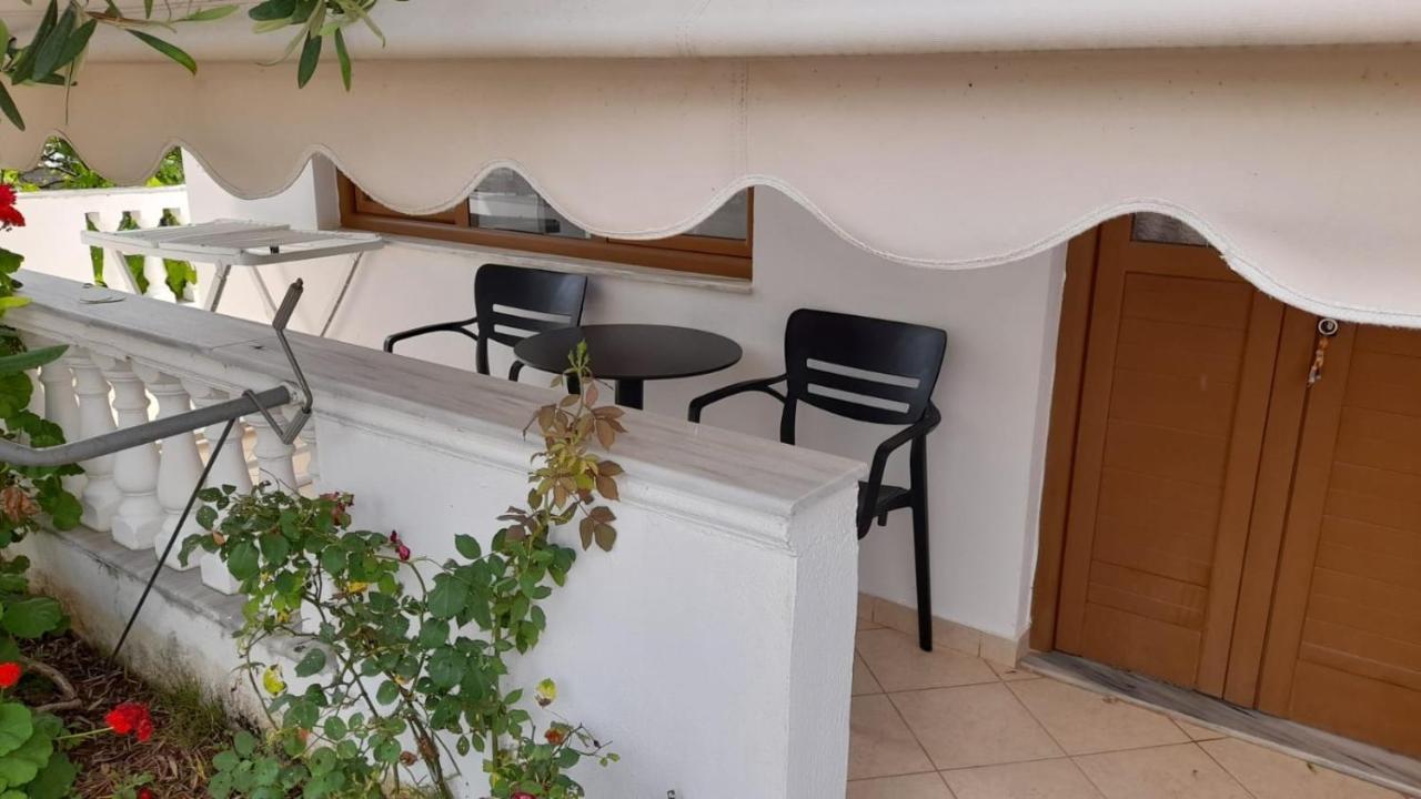 Vita Apartment - Spacious Garden And Balcony 5 Min To Beach & Center Ksamil Exterior foto