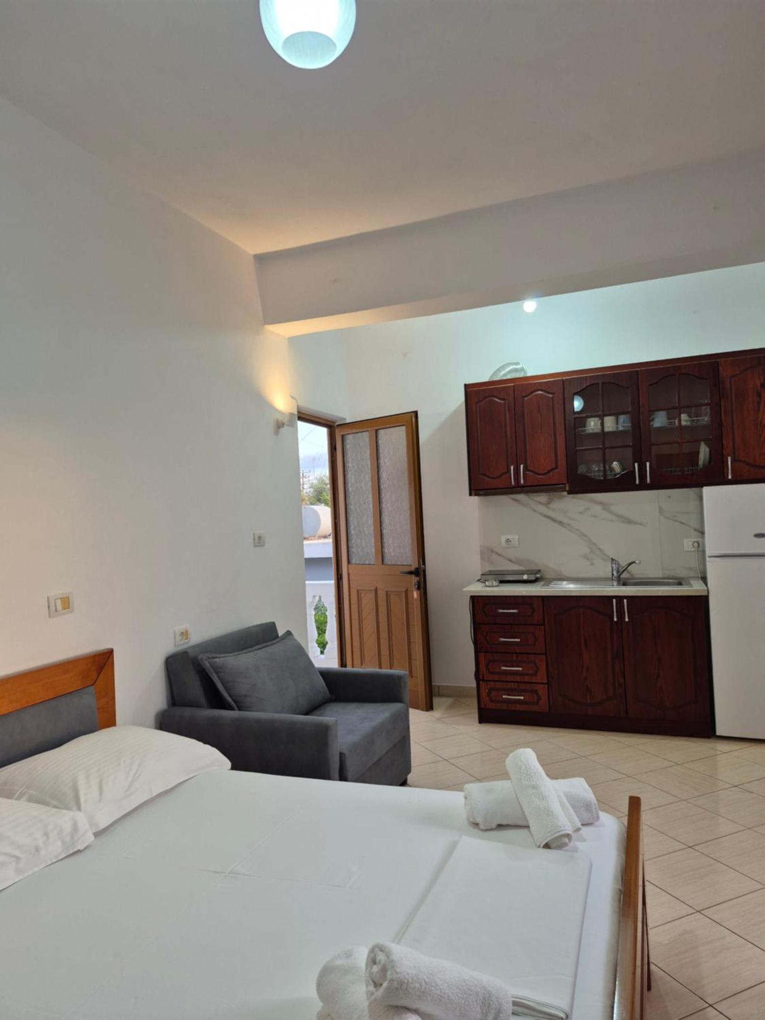 Vita Apartment - Spacious Garden And Balcony 5 Min To Beach & Center Ksamil Exterior foto