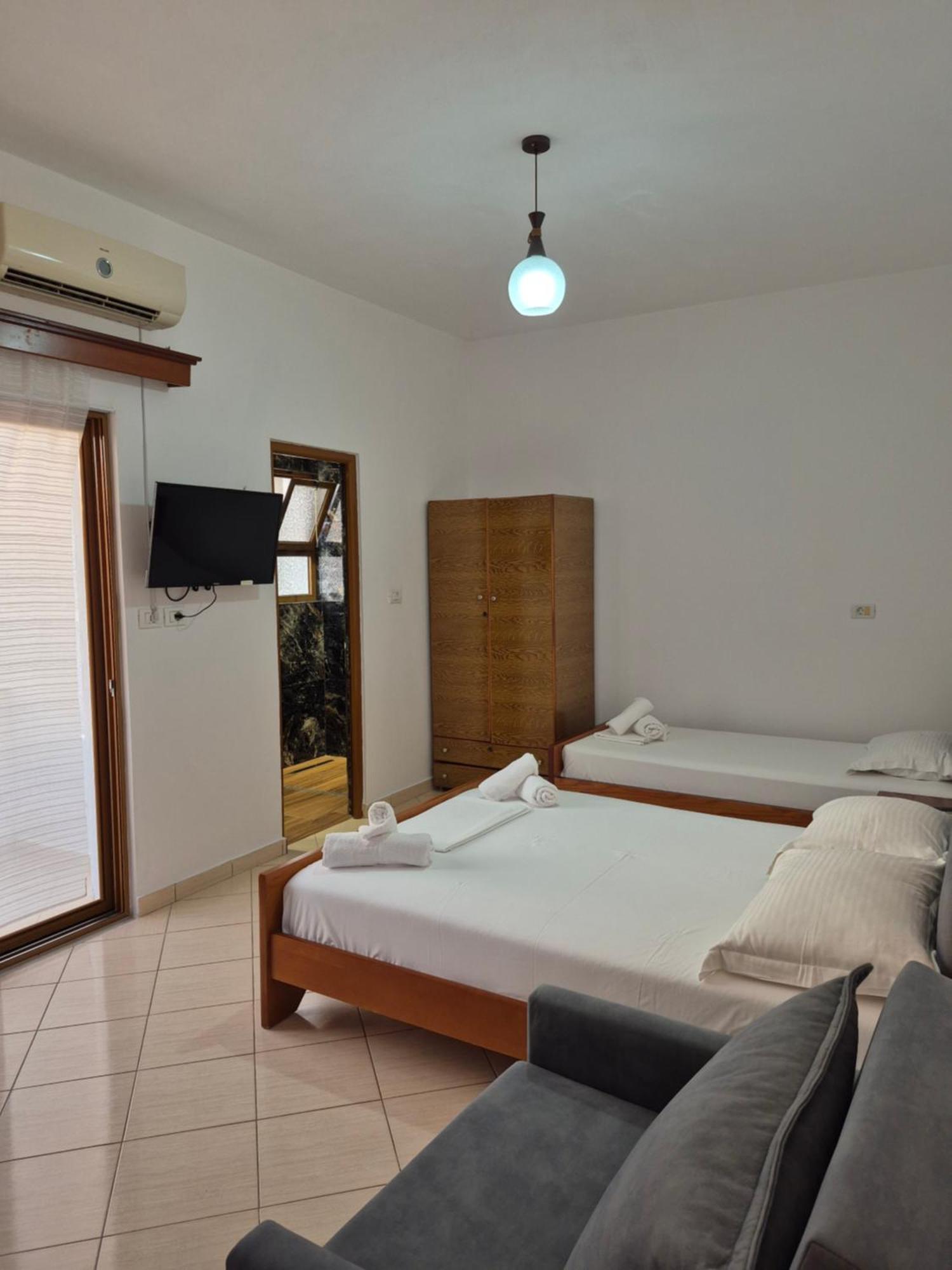 Vita Apartment - Spacious Garden And Balcony 5 Min To Beach & Center Ksamil Exterior foto